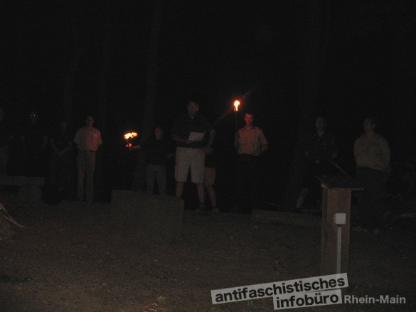 Nachts im Wald. Neonazis des Sturm 8/12